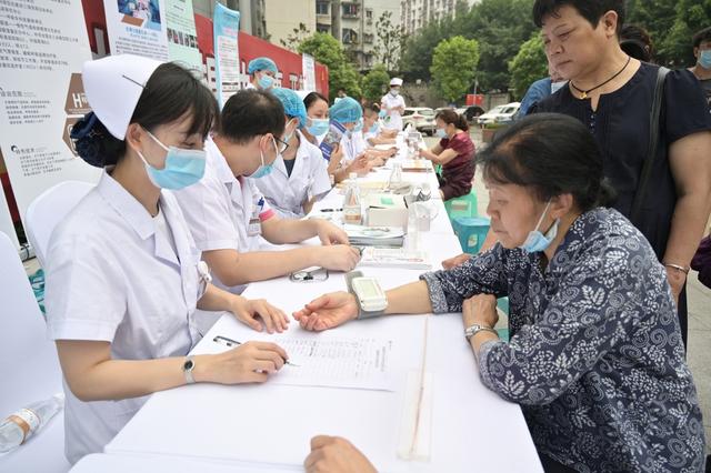 你健康，我服務，共筑公共衛生防線 ——重慶醫藥高專附一院積極開展國家基本公共衛生服務項目宣傳活動
